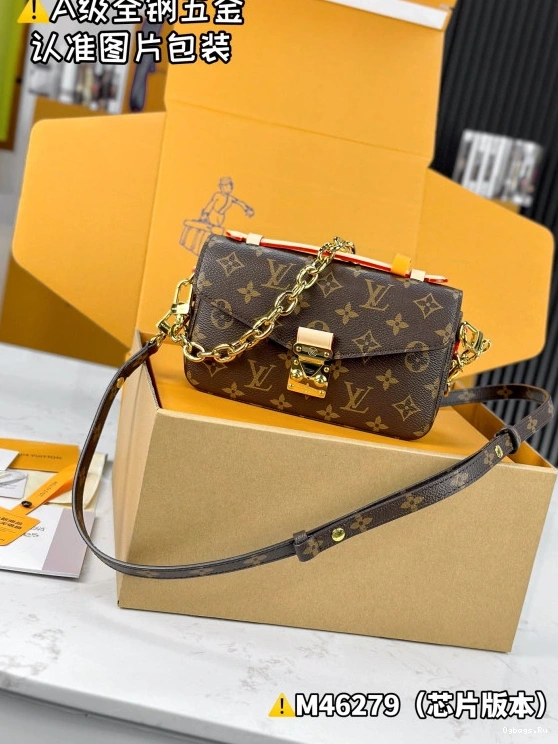 VUITTON POCHETTE LOUIS WEST METIS EAST 0901